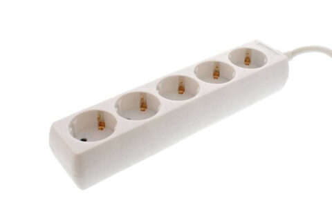 Prelungitor 5 prize WELL 1.5M, cablu 3x1.5mmp Alb