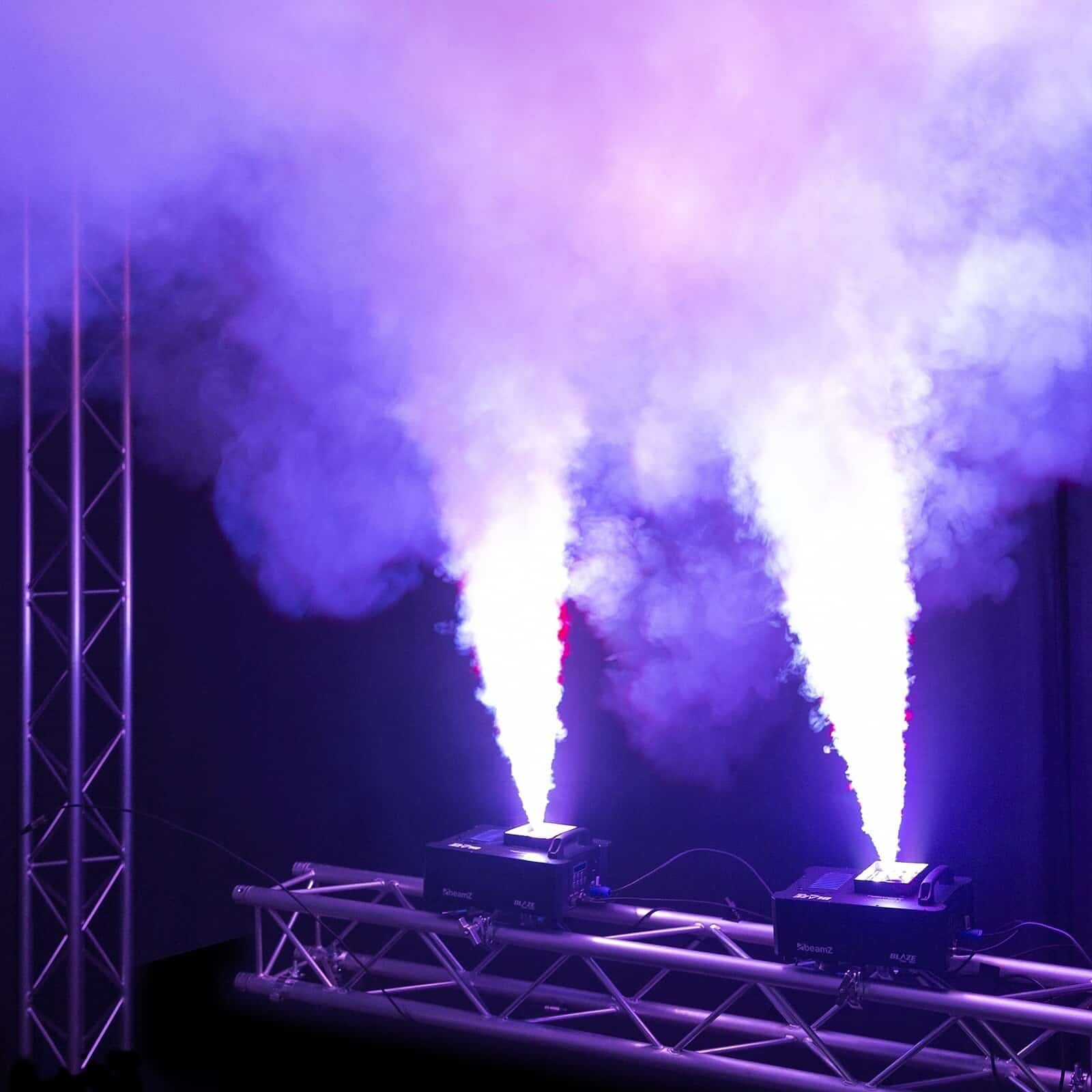 Frecvență de fum bright violet pentru evenimente spectacoluri mêmețe iluminat scena efecte speciale DJ cu lasere și antipografie.