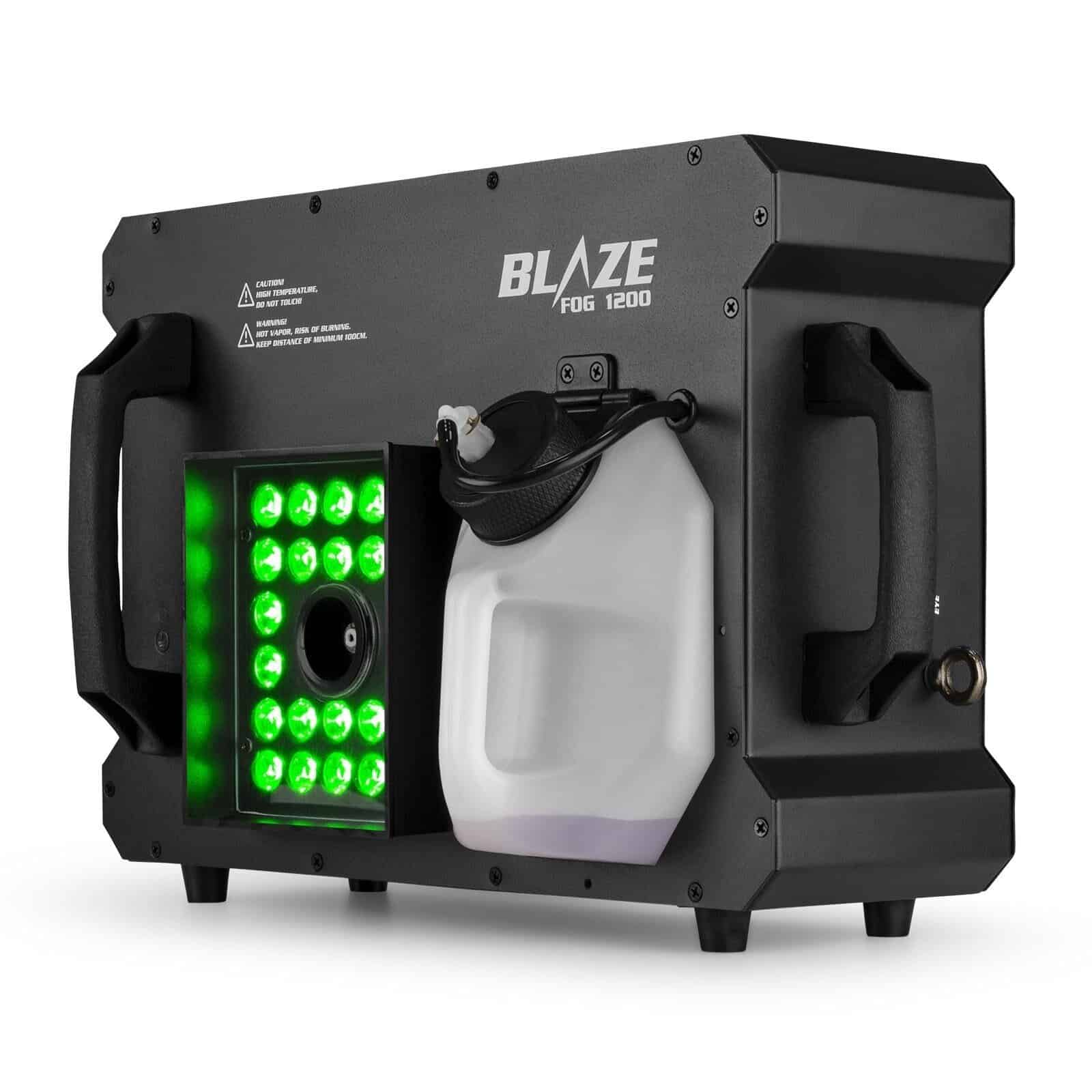 Dispozitiv de dezinfectare cu lampă cu lumină ultravioletă UV-C Blaze FOG 1200, echipat cu rezervor pentru soluție dezinfectant, destinat sterilizării eficiente a spațiilor și suprafețelor.