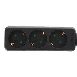 Priza multiplă electrică cu 3 prize, cablu de alimentare negru, dispozitiv sigur și fiabil pentru extinderea surselor de energie.